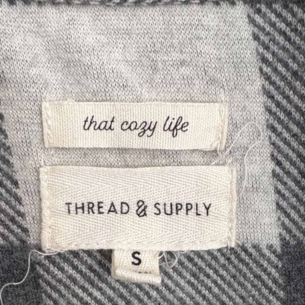 Thread and Supply that cozy life Gray Plaid Women's Jacket Size Small - Picture 2 of 8